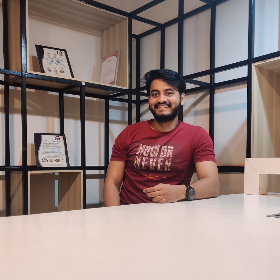 Pragun at desk